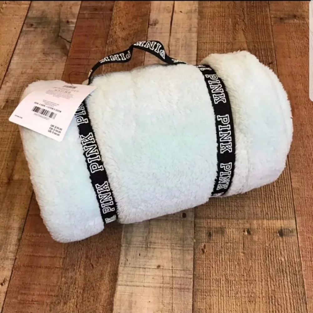 VS PINK Fuzzy Throw Blanket